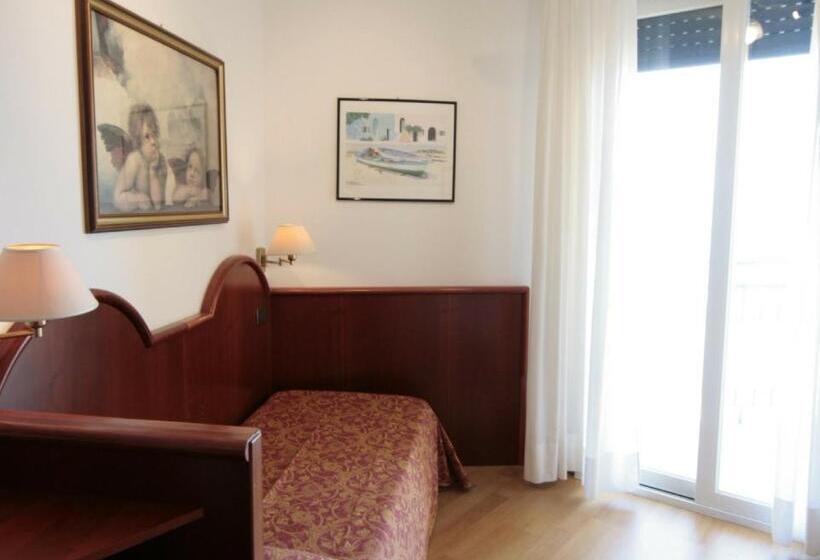 Standard Single Room, Napoleon