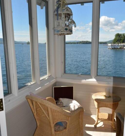 Люкс с Балконом, Lake George Boathouse Waterfront Lodging