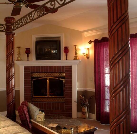 Люкс с Балконом, Lake George Boathouse Waterfront Lodging