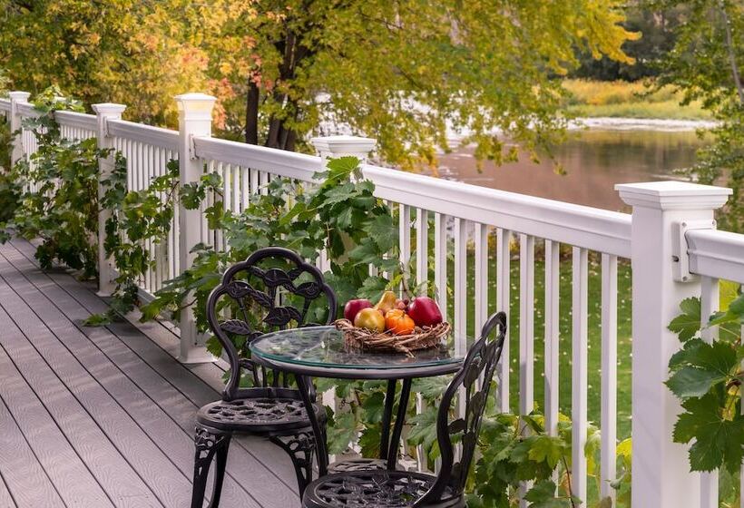 Номер Стандарт, Warm Springs Inn & Winery