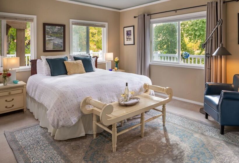 Номер Стандарт, Warm Springs Inn & Winery