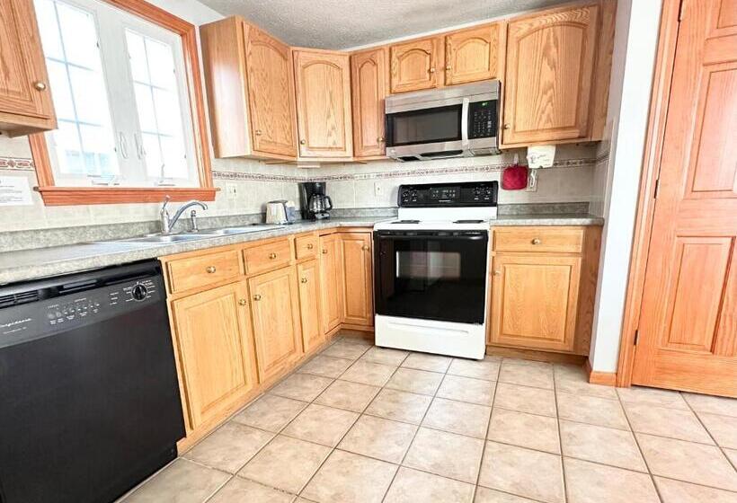3 Bedroom Suite, Abellona Inn & Suites