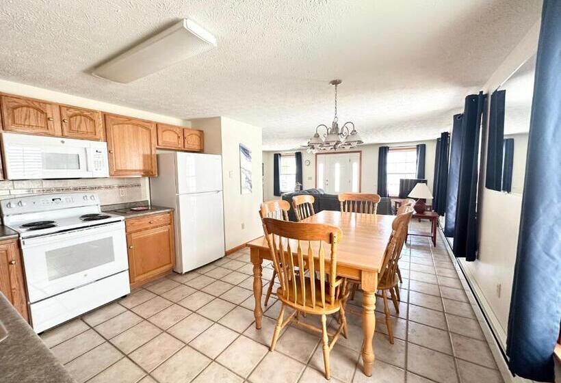 3 Bedroom Suite, Abellona Inn & Suites
