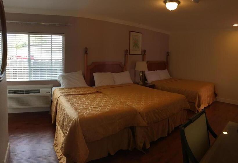 غرفة عائلية, Wagon Wheel Motel