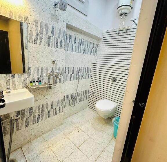 经济房, Psr Prem Shobha Residency ! Varanasi   Fully Air Conditioned Hotel At Prime Location With Off Site P