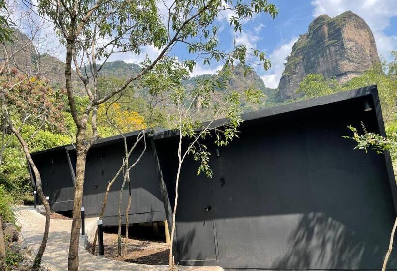 标准间带山景, Bajo La Montaña