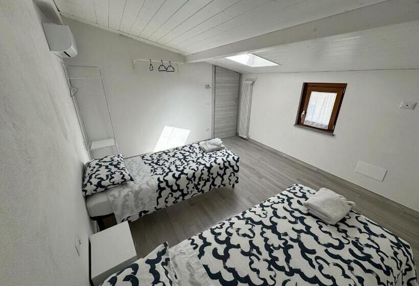 带共用浴室的标准房间, La Piazzetta   Affittacamere