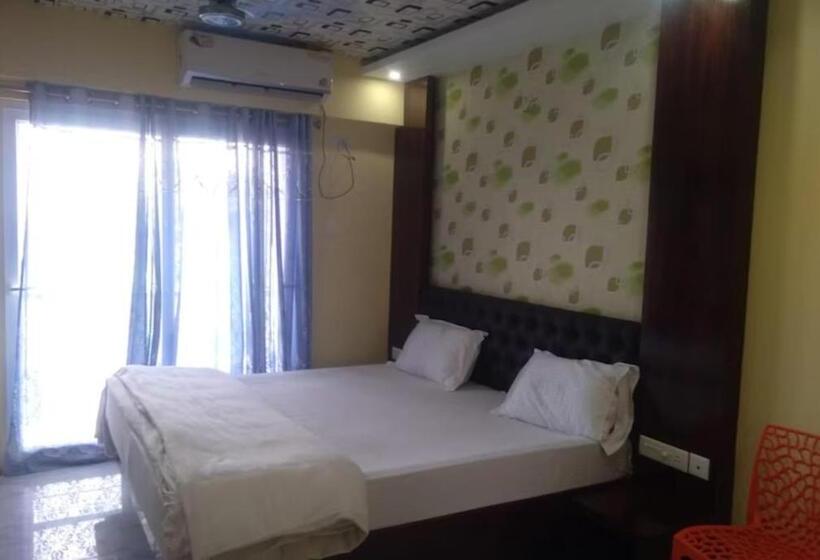 اتاق لوکس, Goroomgo Hotel Arya Palace Puri Near Sea Beach   Luxury And Spacious Room With Parking Facilities