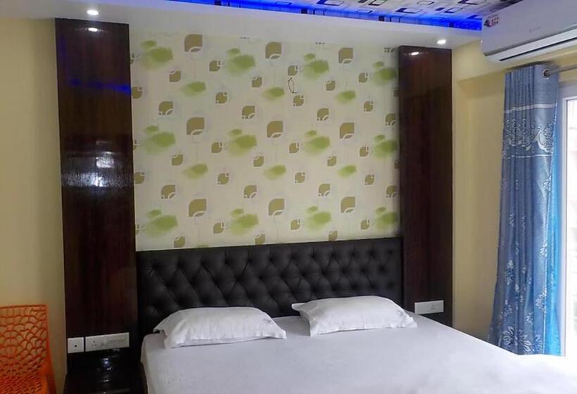 اتاق استاندارد با تخت بزرگ, Goroomgo Hotel Arya Palace Puri Near Sea Beach   Luxury And Spacious Room With Parking Facilities