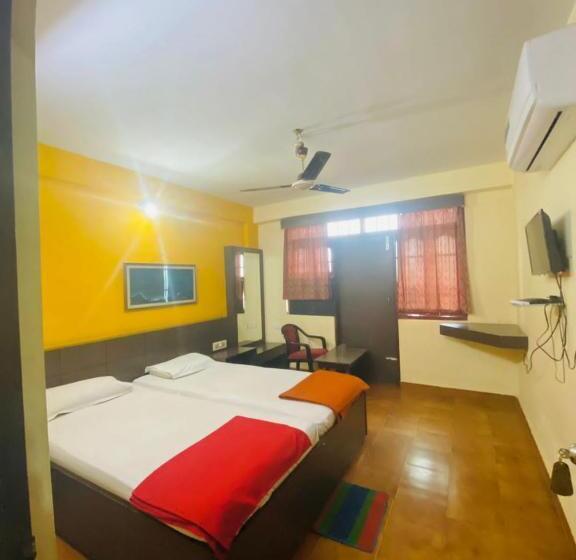 اتاق استاندارد با تخت بزرگ, Goroomgo Hotel Arya Palace Puri Near Sea Beach   Luxury And Spacious Room With Parking Facilities