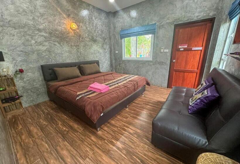اتاق لوکس, Toraneethai Homestay Amphawa