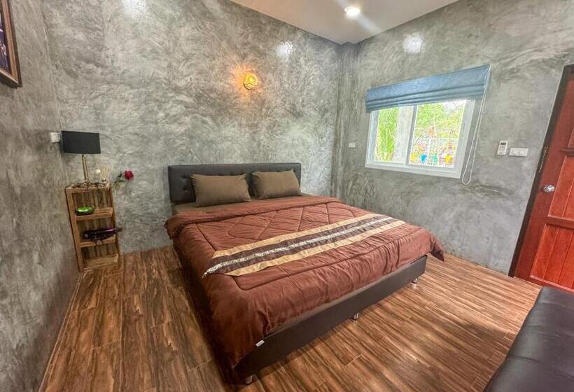 اتاق لوکس, Toraneethai Homestay Amphawa