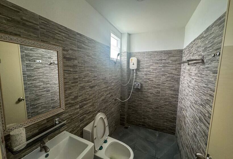 اتاق لوکس, Toraneethai Homestay Amphawa