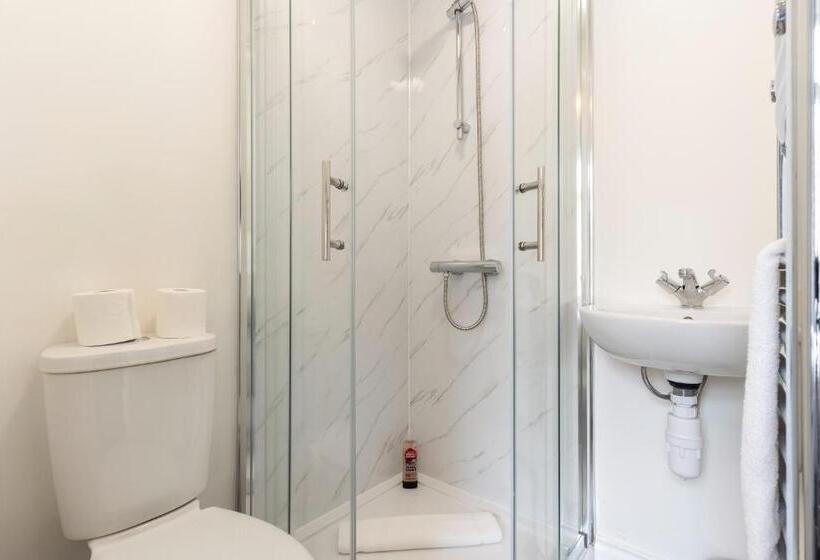 اتاق استاندارد یک نفره, Suite #2   Central Location   Private Ensuite, Smart Tv, Fast Wifi And Free Parking   By Yoko Proper