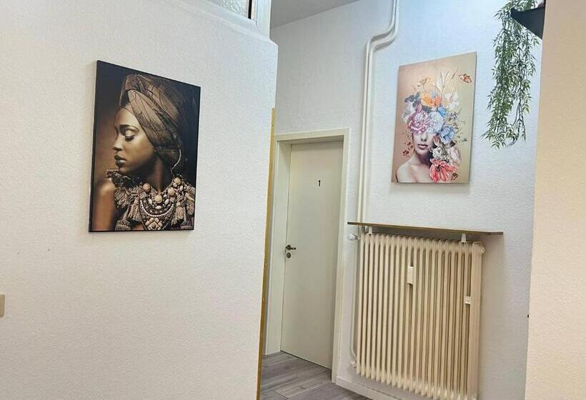 Quarto Estandar Individual Banheiro Compartilhado, Koblenz Corner Rooms