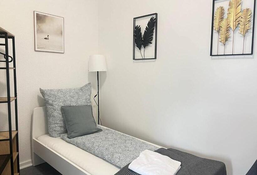Quarto Estandar Individual Banheiro Compartilhado, Koblenz Corner Rooms
