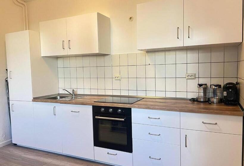 Quarto Triplo Estandar Banheiro Compartilhado, Koblenz Corner Rooms
