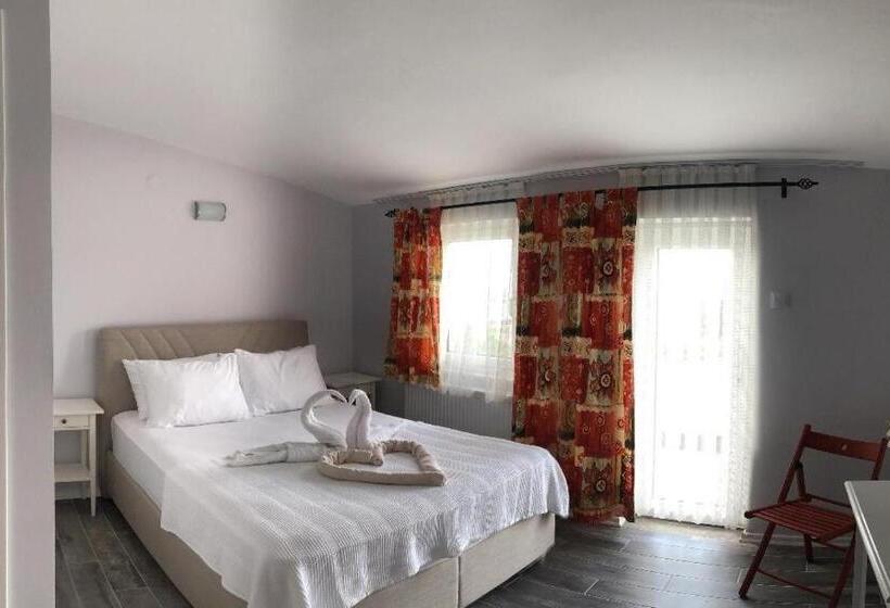 اتاق استاندارد با بالکن و چشم‌انداز دریا, 4 Oda Butik Otel