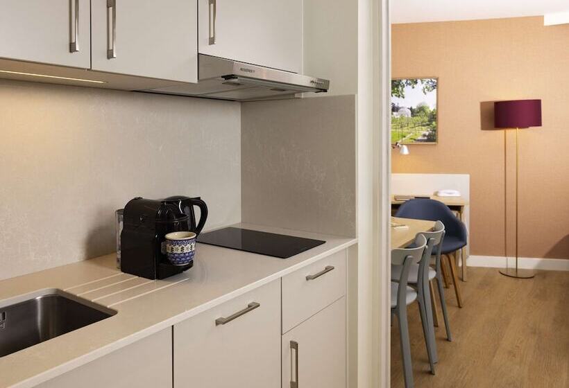 Superior studio with balcony, Aparthotel Adagio Paris Boulogne
