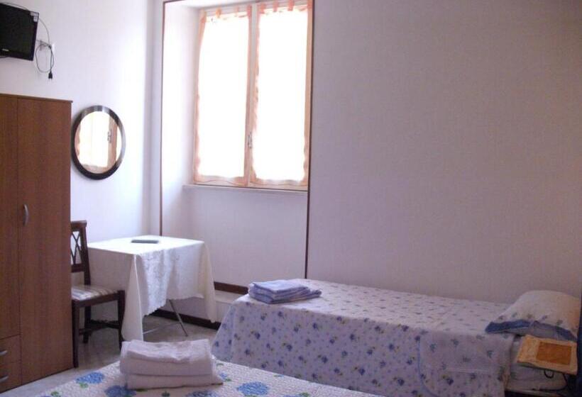 اتاق استاندارد سه نفره, Antico Borgo