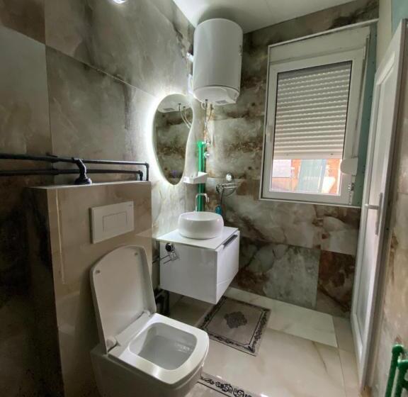 آپارتمان 1 خوابه با چشم‌انداز استخر, Apartmani Izo L