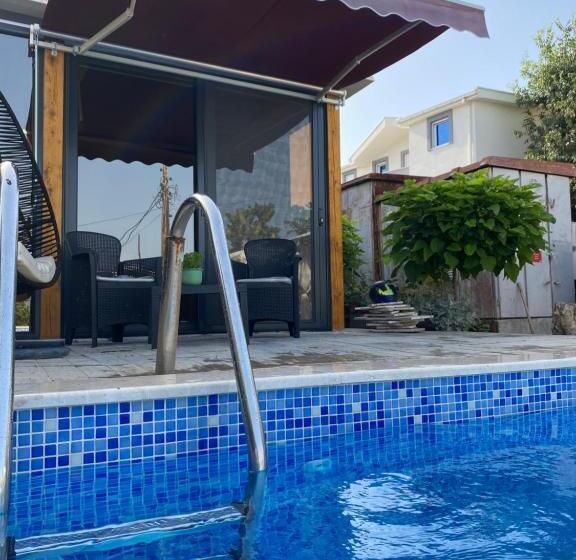 آپارتمان 1 خوابه با چشم‌انداز استخر, Apartmani Izo L