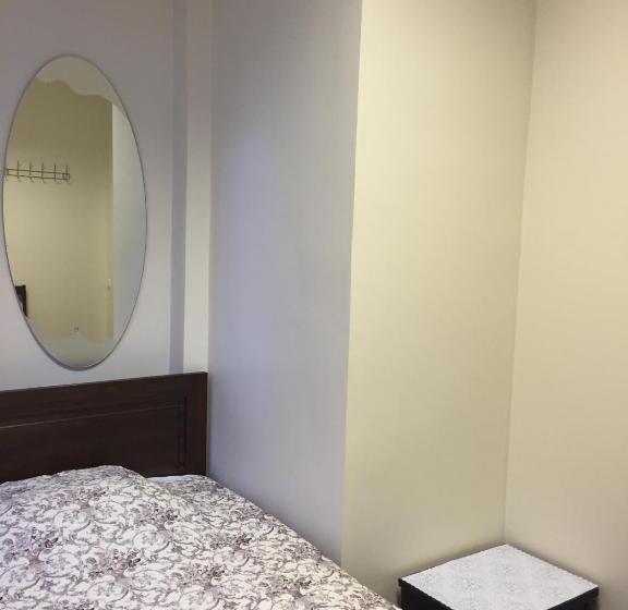 اتاق اکونومی, Yasmina Hostel