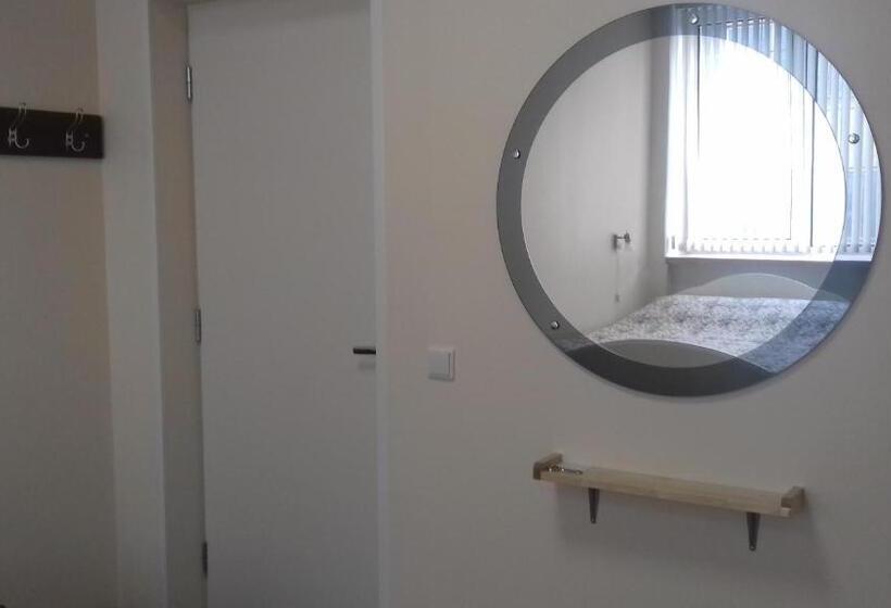 اتاق راحتی سه تخته, Yasmina Hostel