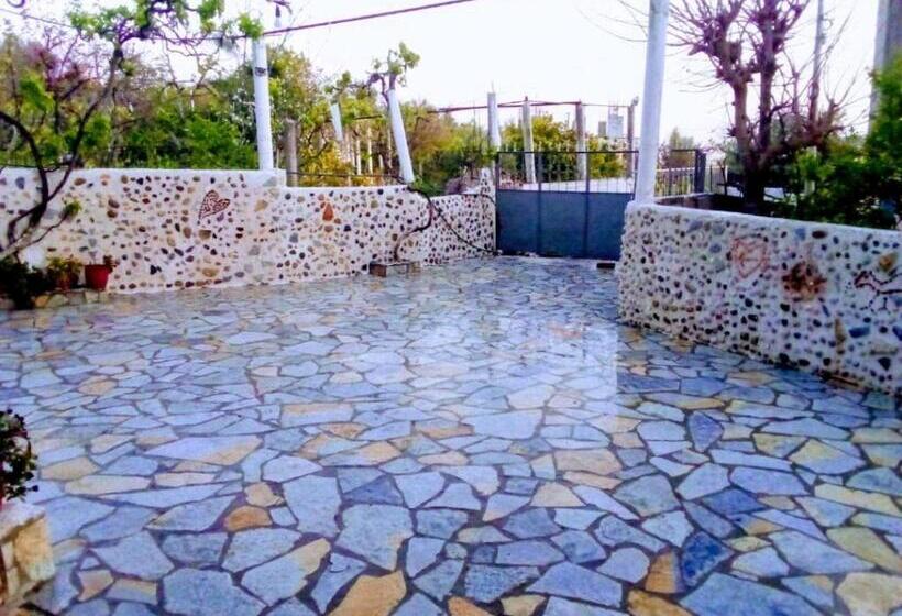 اتاق خانوادگی, Kalemi Sunrise Studios