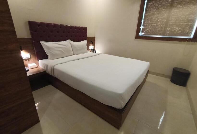 Quarto Deluxe, Fabhotel Peninsula   Nr Csmt Station