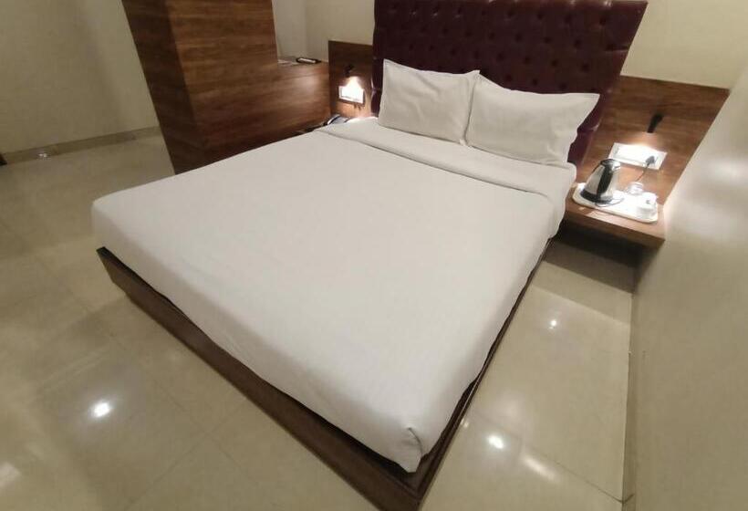 Quarto Deluxe, Fabhotel Peninsula   Nr Csmt Station