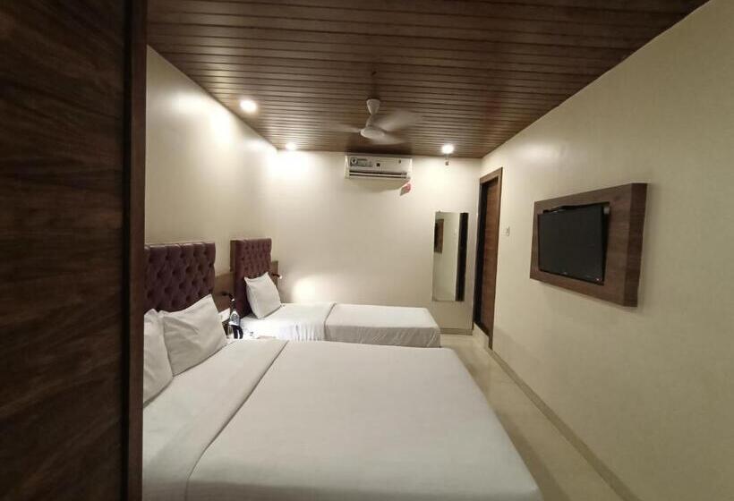 Quarto Triplo Deluxe, Fabhotel Peninsula   Nr Csmt Station