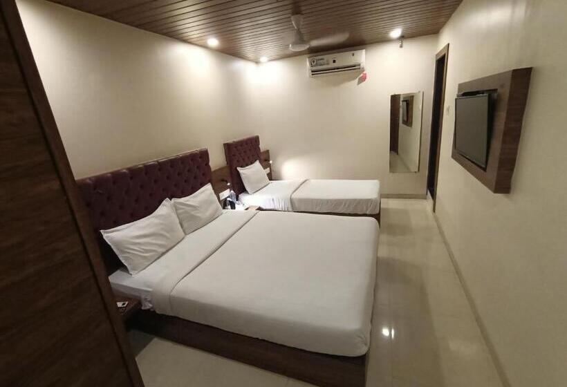 Quarto Triplo Deluxe, Fabhotel Peninsula   Nr Csmt Station