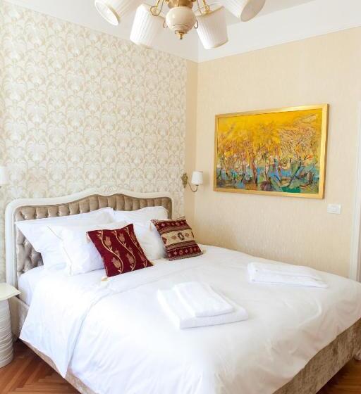 اتاق لوکس با چشم‌انداز دریا, Benecanka Casa Veneziana Piran
