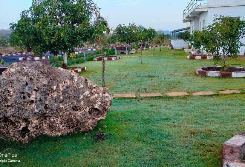 Номер Стандарт Вид на Сад, Aamrakunj Gir Resort