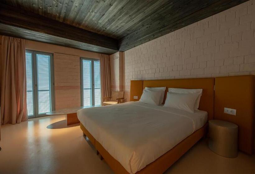 اتاق استاندارد با تخت دو نفره بزرگ, Rooms Hotel - Batumi