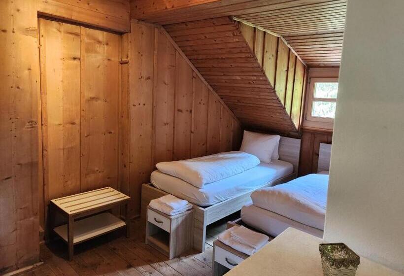 经济房, Gasthaus Crestasee