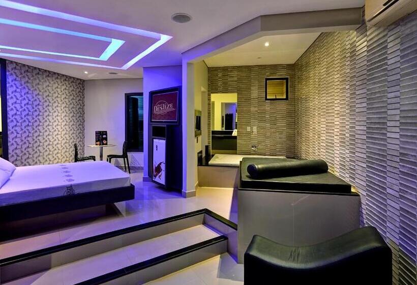豪华套房, Deslize Motel 4