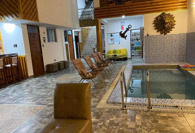 اتاق خانوادگی, Antonellas House
