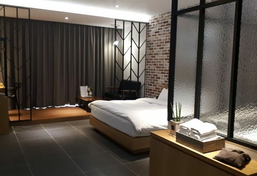 Номер Deluxe, Schweizer Dorf Cheonan