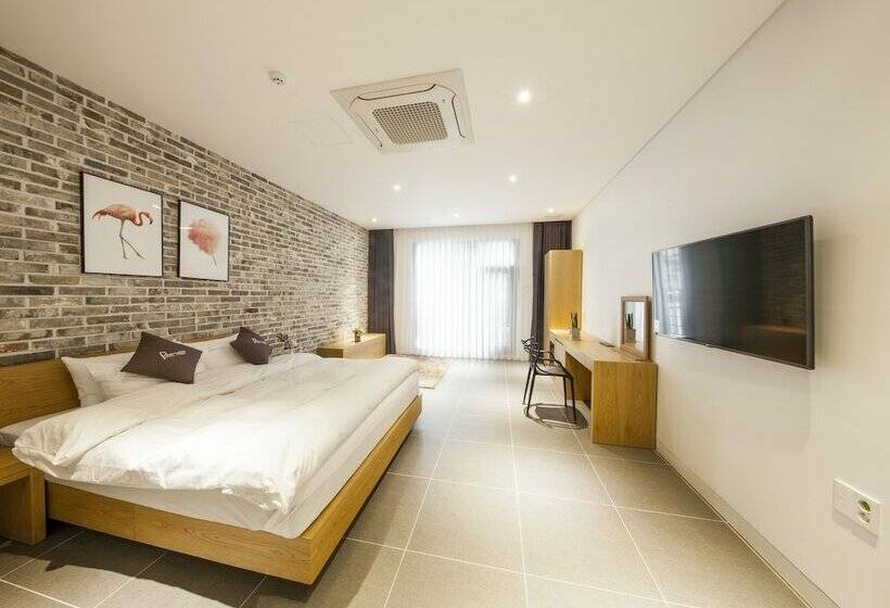 Номер Стандарт, Schweizer Dorf Cheonan