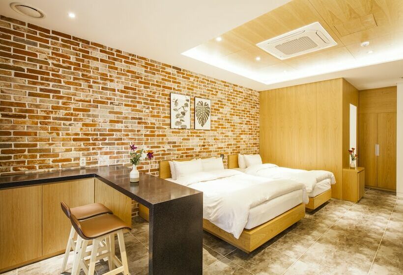 Номер Стандарт, Schweizer Dorf Cheonan