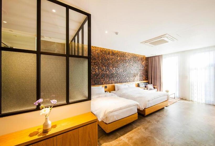 Номер Deluxe, Schweizer Dorf Cheonan