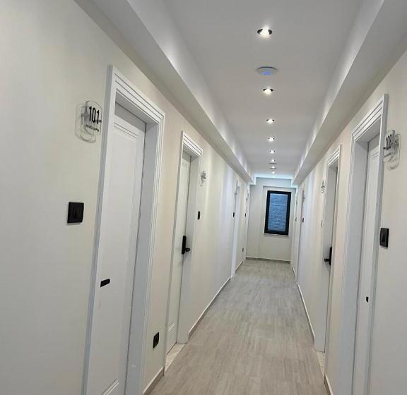 חדר סטנדרט, Harper Durres