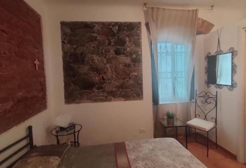 اتاق استاندارد, La Stanza Di Miché
