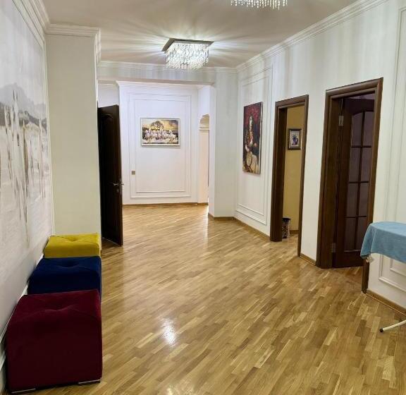 اتاق استاندارد, Piramida Palac