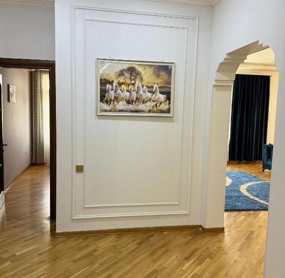 اتاق استاندارد, Piramida Palac