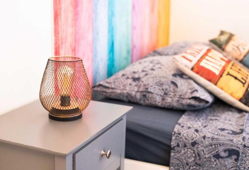 اتاق استاندارد سه تخته با سرویس بهداشتی مشترک, Barcelona City Center Private Rooms