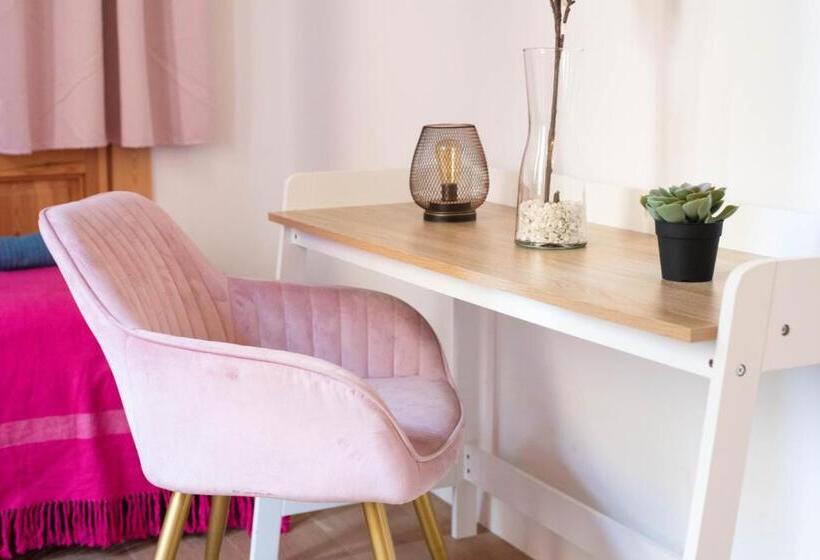 اتاق استاندارد سه تخته با سرویس بهداشتی مشترک, Barcelona City Center Private Rooms