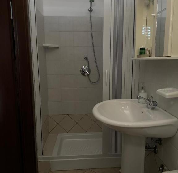 اتاق کلاسیک سه تخته, Freya Rooms